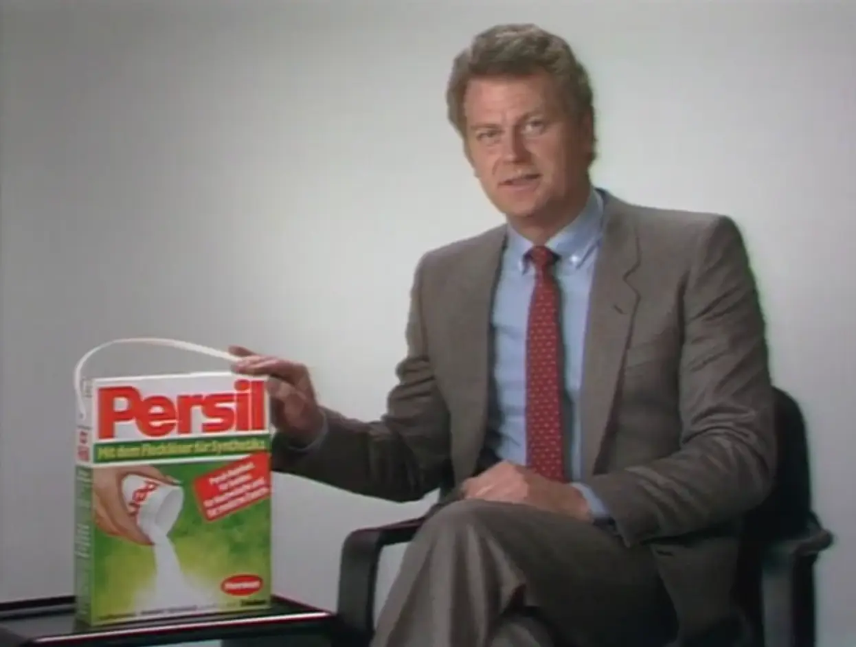 Standbild aus alter Fernsehwerbung: Persil, da weiß man, was man hat.