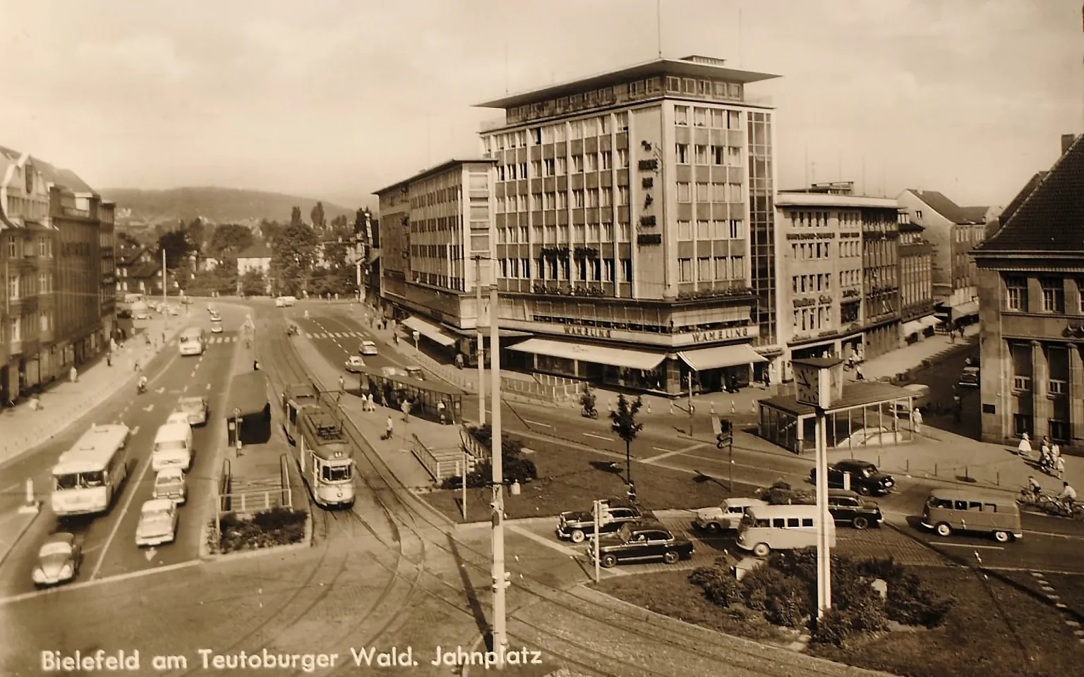 Jahnplatz (Ender der 1950er, die Unterführung wurde 1957 eröffnet)